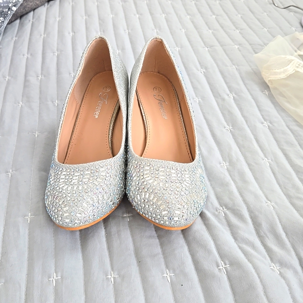 Silver sparkly pumps perfect for wedding/special occasion sz 7.5